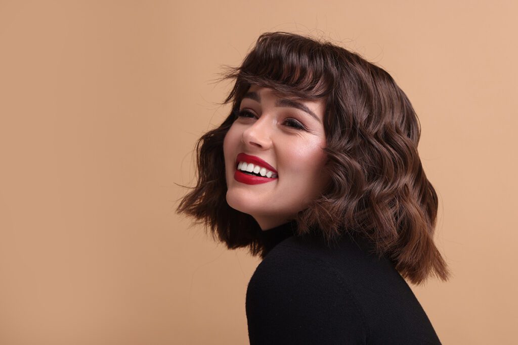 coupes de cheveux mi-longues