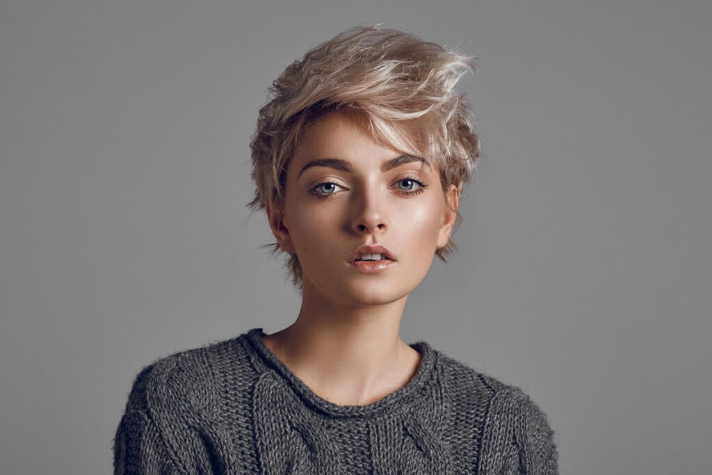 coupes de cheveux courtes qui rajeunissent