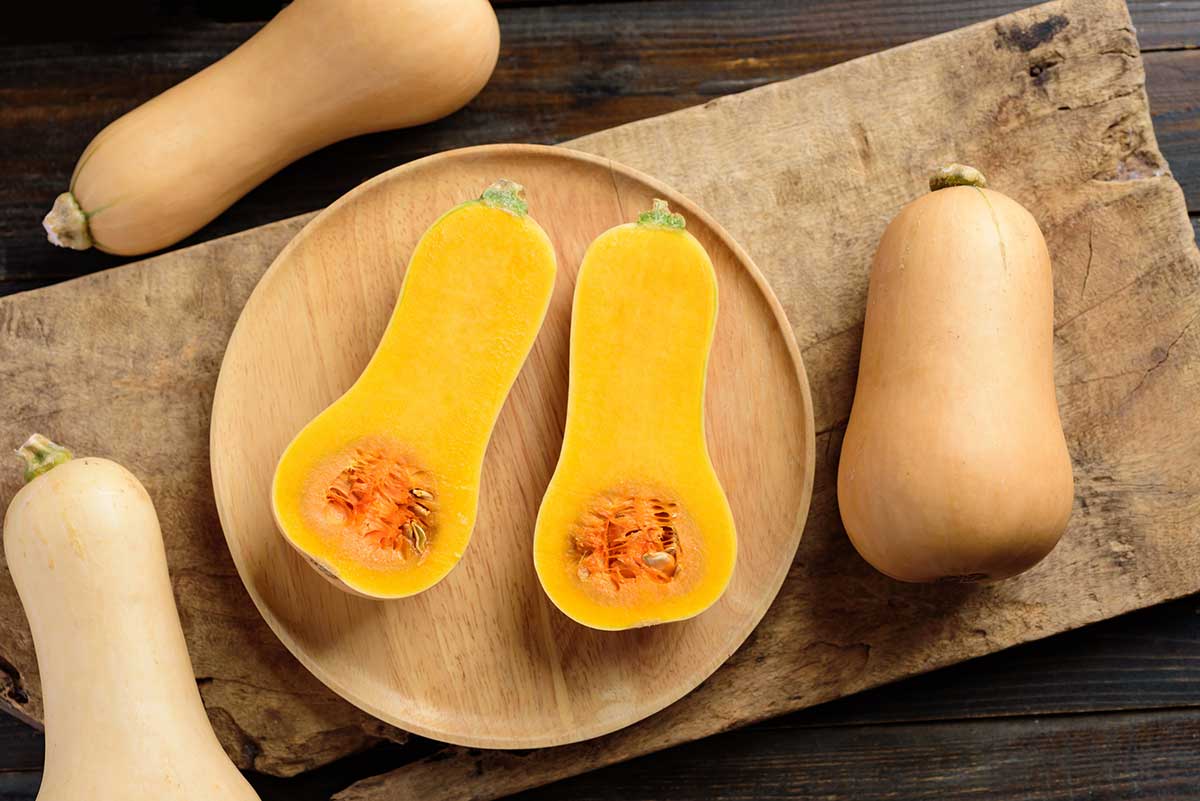 éplucher la courge butternut