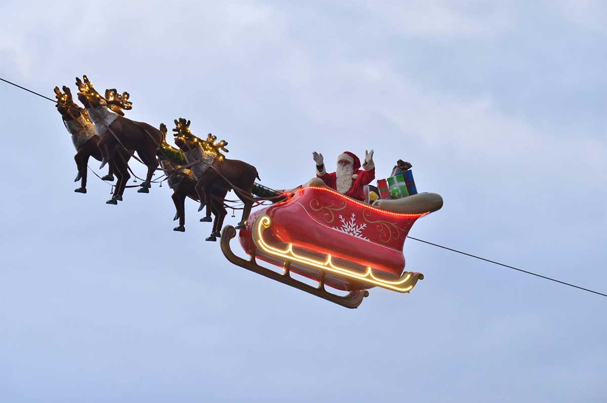 La Place du Marché et le Père Noël volant