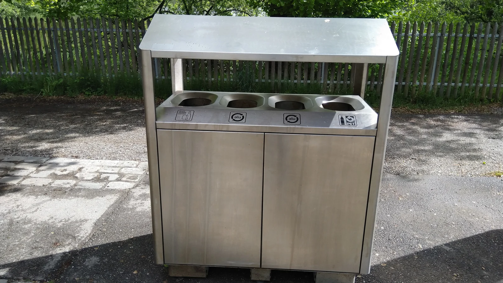 Bacs de recyclage pour séparer les matières