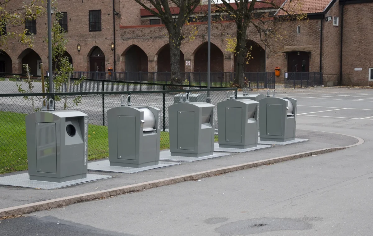 Conteneurs de tri sélectif illustrant les écopoints de Montreux