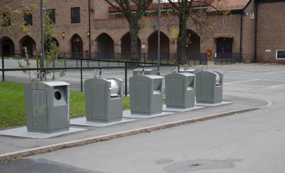 Conteneurs de tri sélectif illustrant les écopoints de Montreux