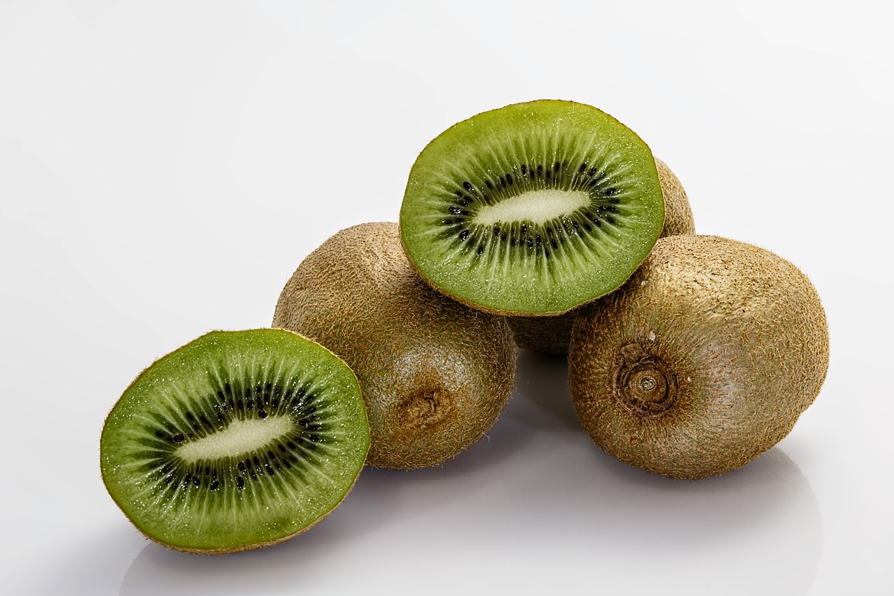 Manger des kiwis avant de dormir : bonne ou mauvaise idée pour le sommeil ?