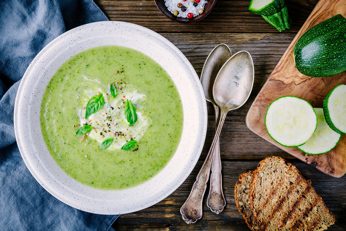 Velouté froid de courgette à la menthe : l’arme secrète pour un été ultra frais et gourmand