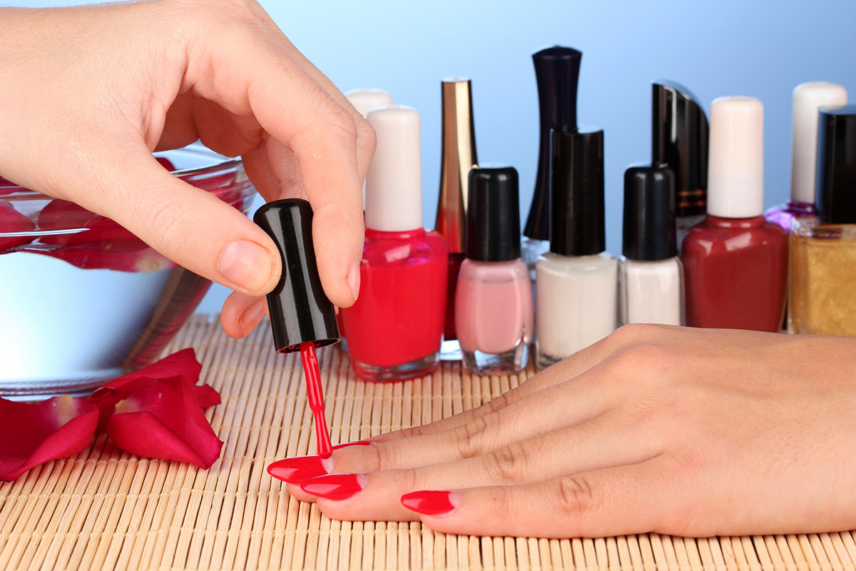 Vernis gel ou semi-permanent : comment choisir LA manucure parfaite pour vos ongles ?