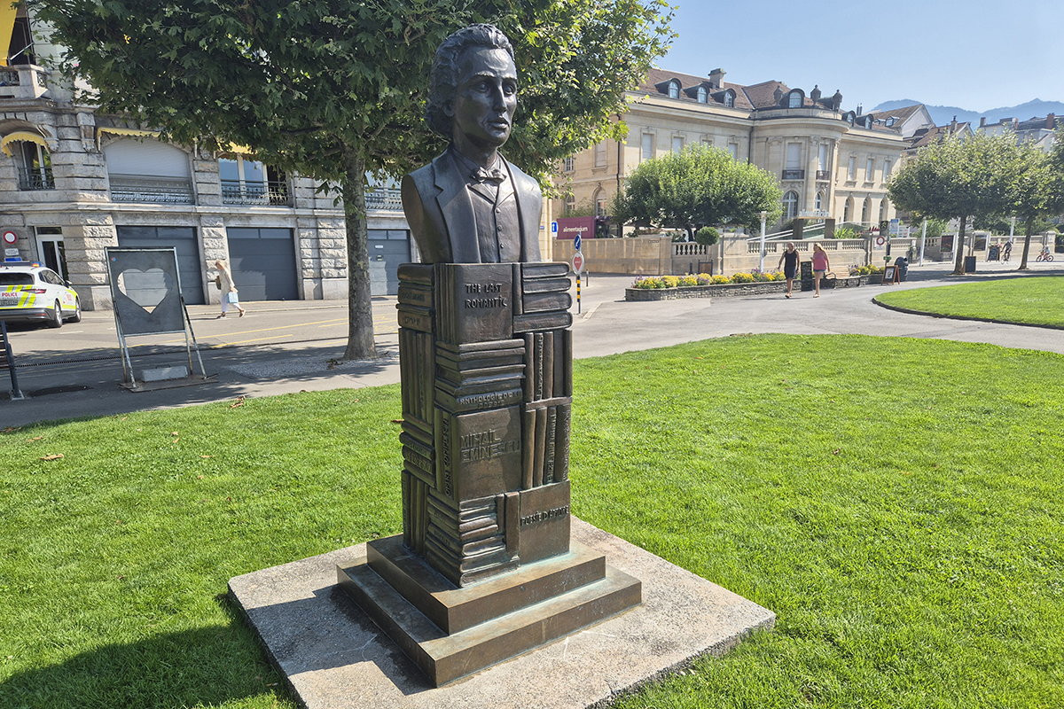 La statue de Mihai Eminescu à Vevey