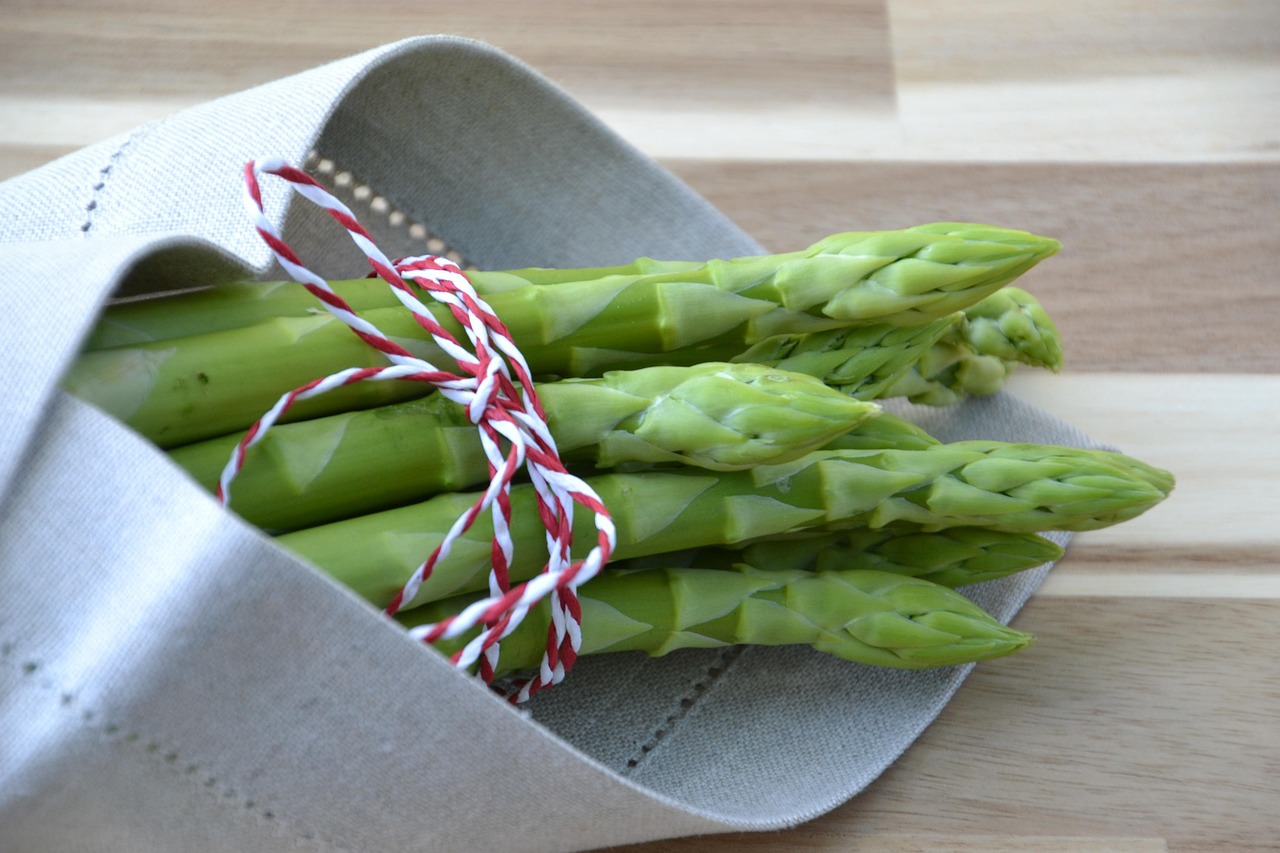 Pourquoi les asperges changent-elles l’odeur de votre pipi ? On vous dit tout !
