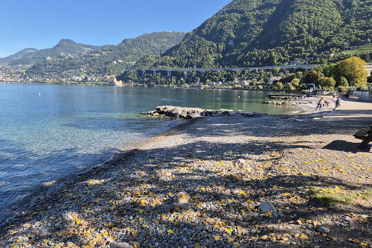 Plage du Parc les Marines à Villeneuve : un coin nature, famille et baignade